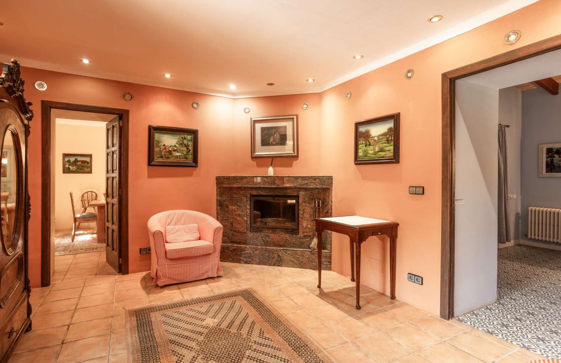Charming Country Retreat near Campanet with Main House & Guesthouse